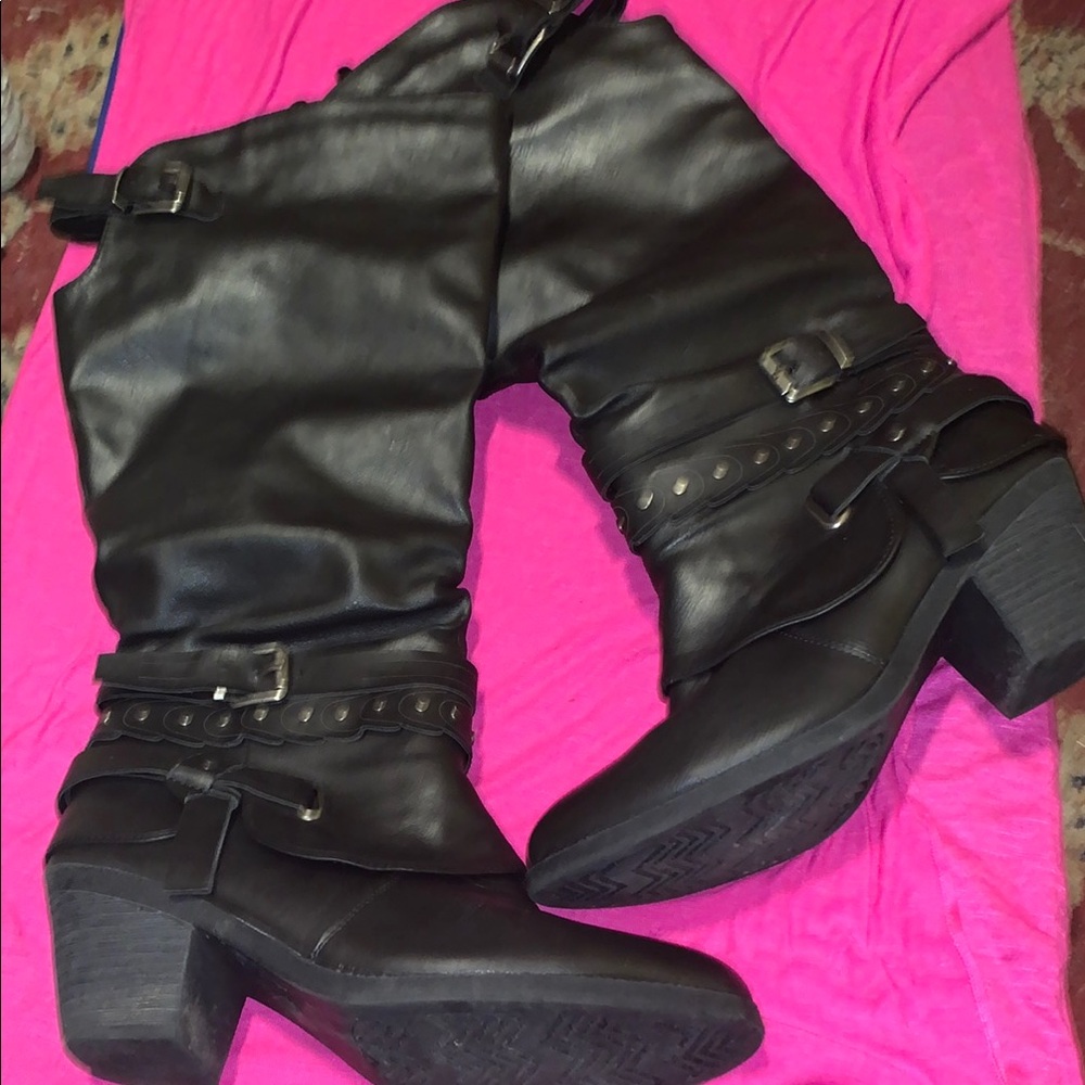 Global Win Knee Boots Size 9